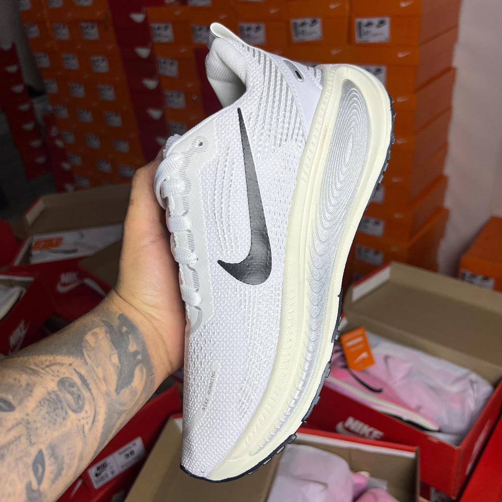 Nike ZoomX Run Branco/Cinza