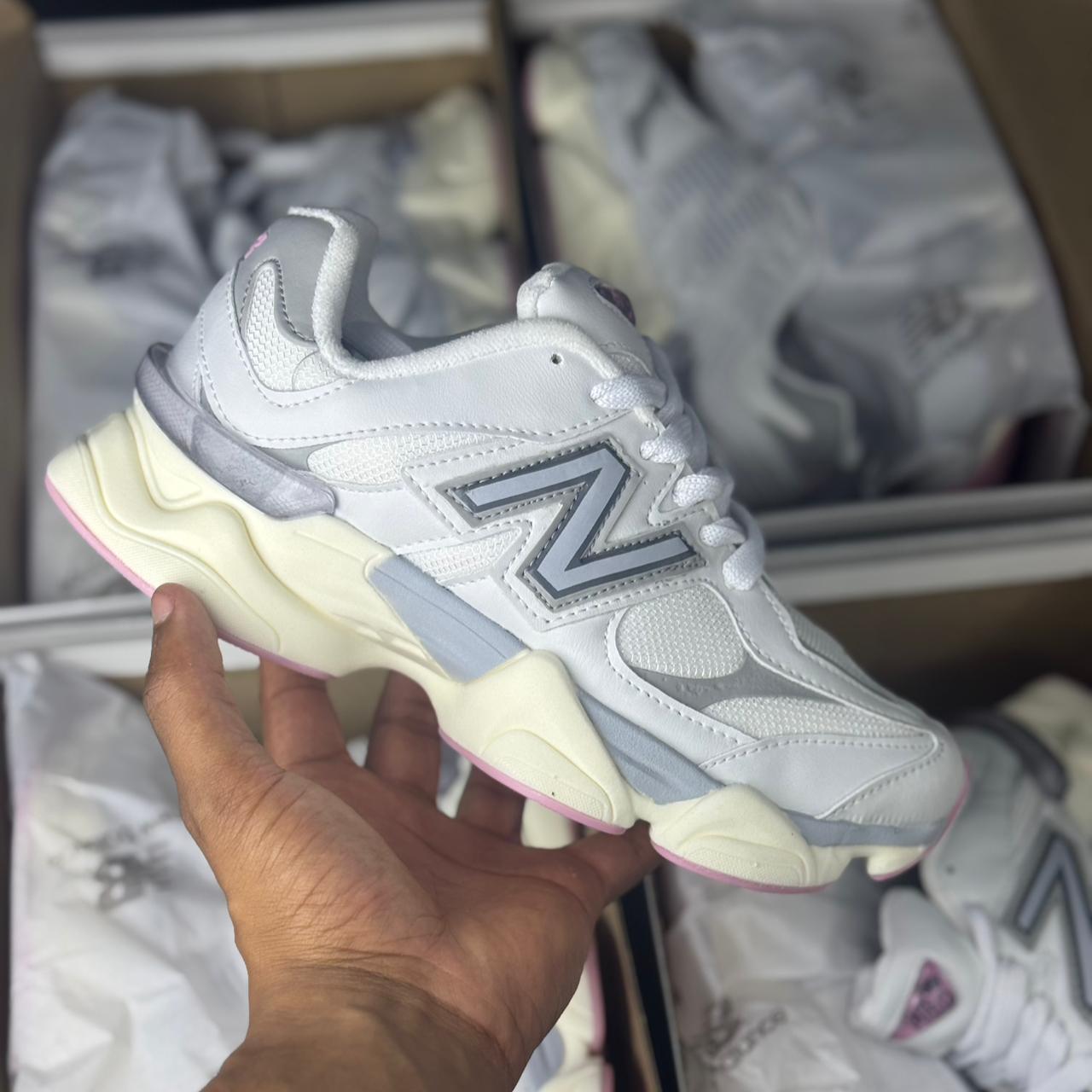 New Balance 9060 x Branco/Rosa