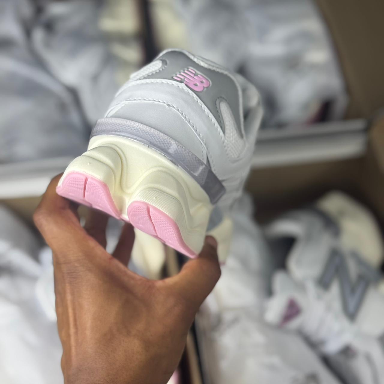 New Balance 9060 x Branco/Rosa