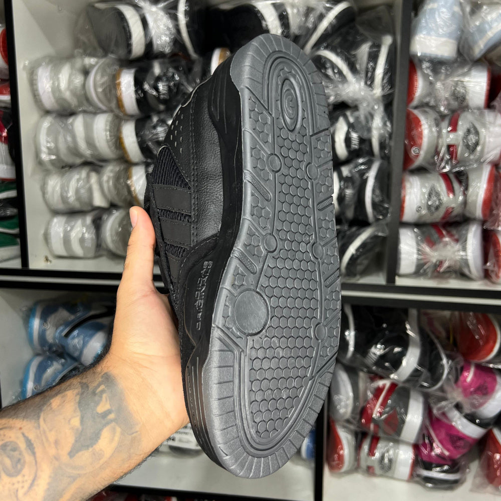 Adi 2000 Black