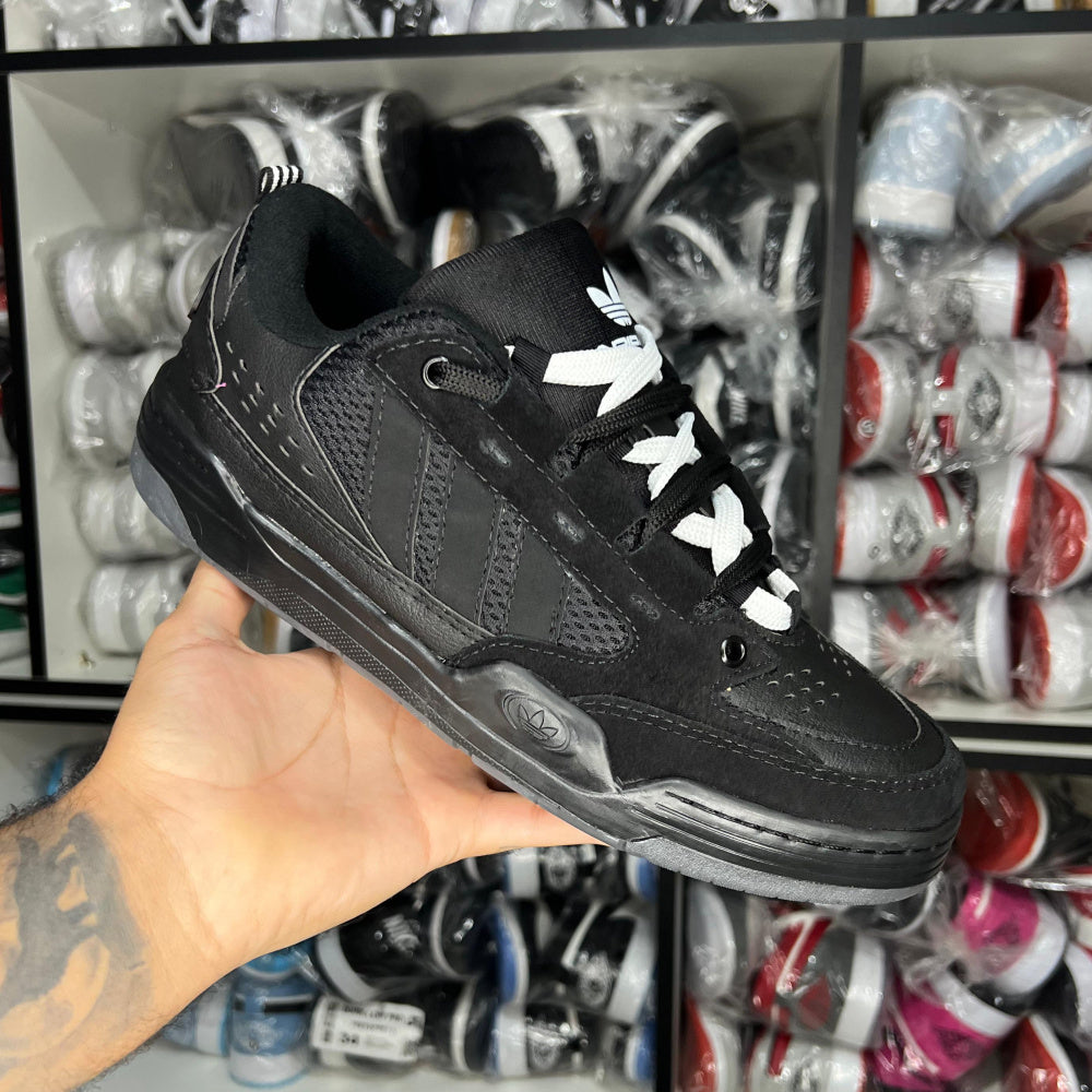 Adi 2000 Black