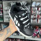 Adi 2000 x Preto/branco
