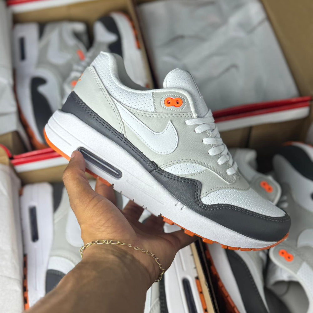 Air Max 1 Branco Laranja e Preto