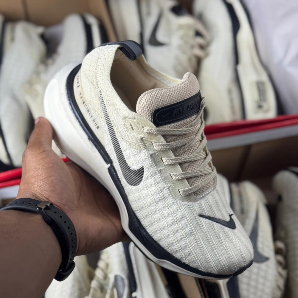 Nike ZoomX Invencible Run Importado Off-White / Preto