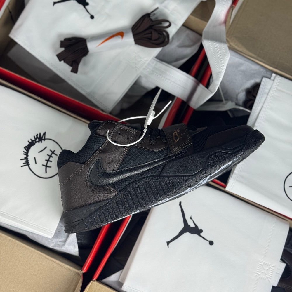 Travis Scott Jordan Jumpman Jack Cactus x Marrom