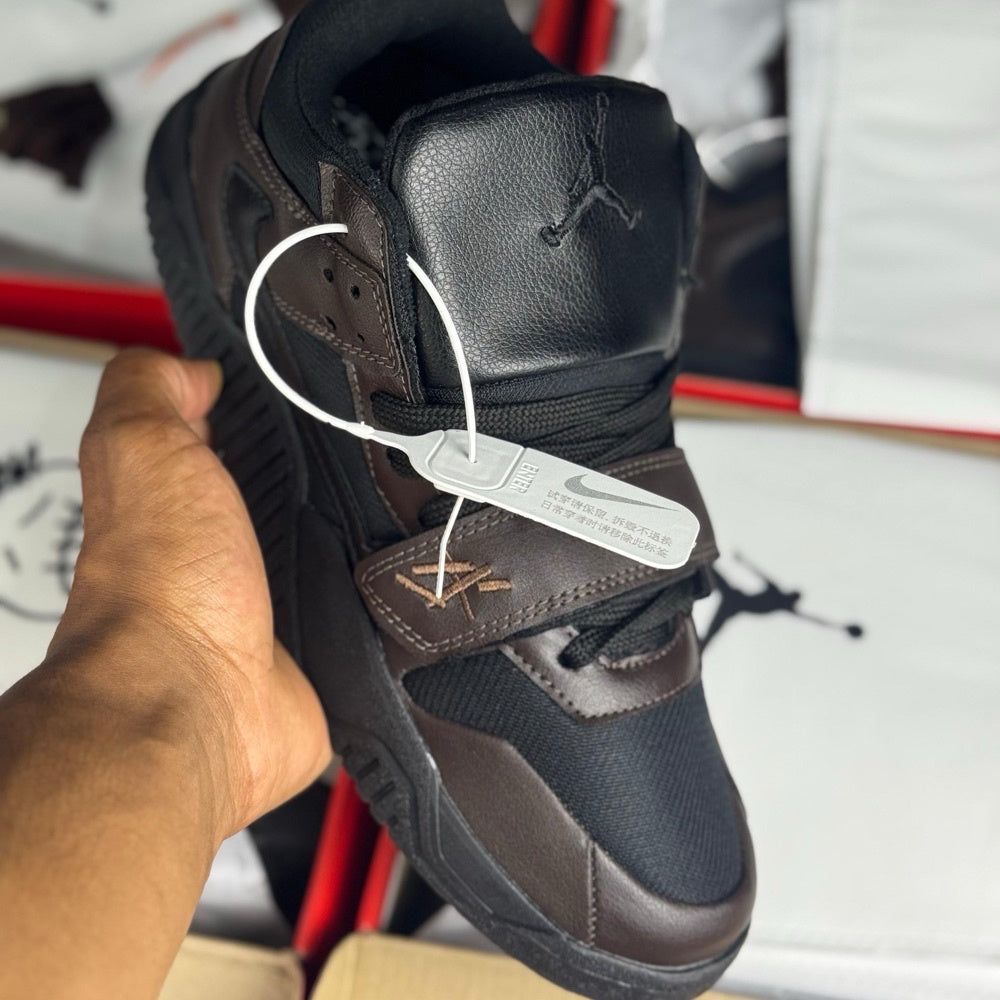 Travis Scott Jordan Jumpman Jack Cactus x Marrom